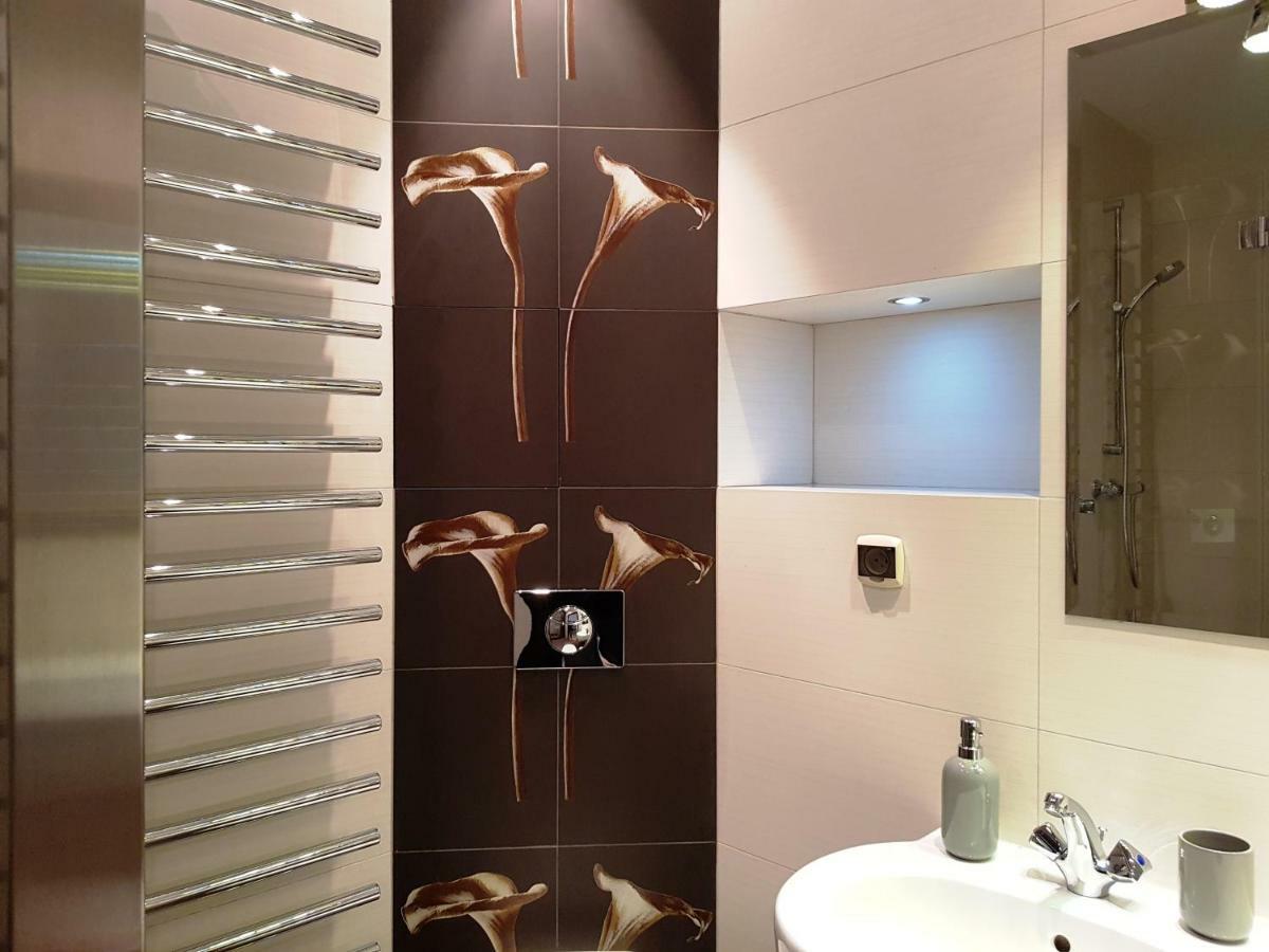 キェルツェApartament "Cleopatra 5" Przy Rynku Z Parkingiem, Faktury Vatアパートメント エクステリア 写真