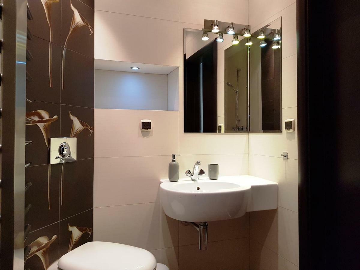 キェルツェApartament "Cleopatra 5" Przy Rynku Z Parkingiem, Faktury Vatアパートメント エクステリア 写真