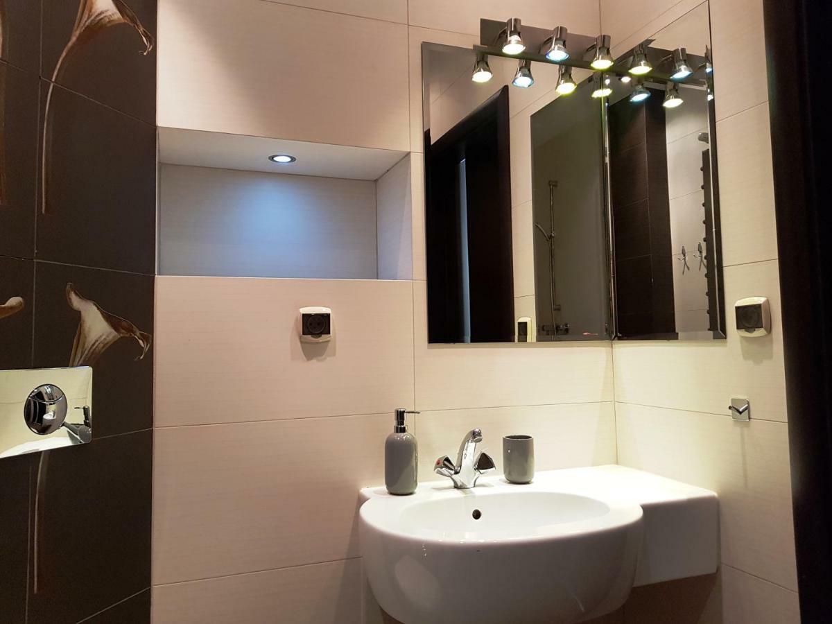 キェルツェApartament "Cleopatra 5" Przy Rynku Z Parkingiem, Faktury Vatアパートメント エクステリア 写真