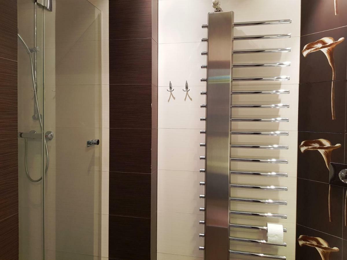 キェルツェApartament "Cleopatra 5" Przy Rynku Z Parkingiem, Faktury Vatアパートメント エクステリア 写真